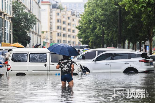 郑州暴雨危机应对，城市全力展现坚韧力量